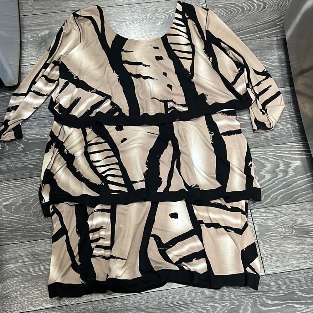 Chic Abstract Patterned Dress - image 4